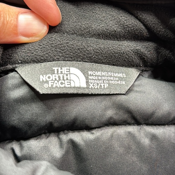 The North Face Black Insulated Puffer Vest Size XS - Picture 7 of 10